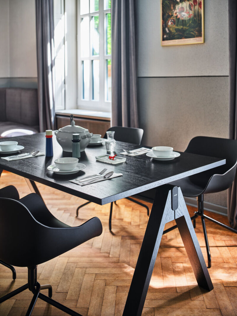 table_viga_seating_baltic_chair_m115ral9005_mdd_2_male table_viga_seating_baltic_chair_m115ral9005_mdd_2_male