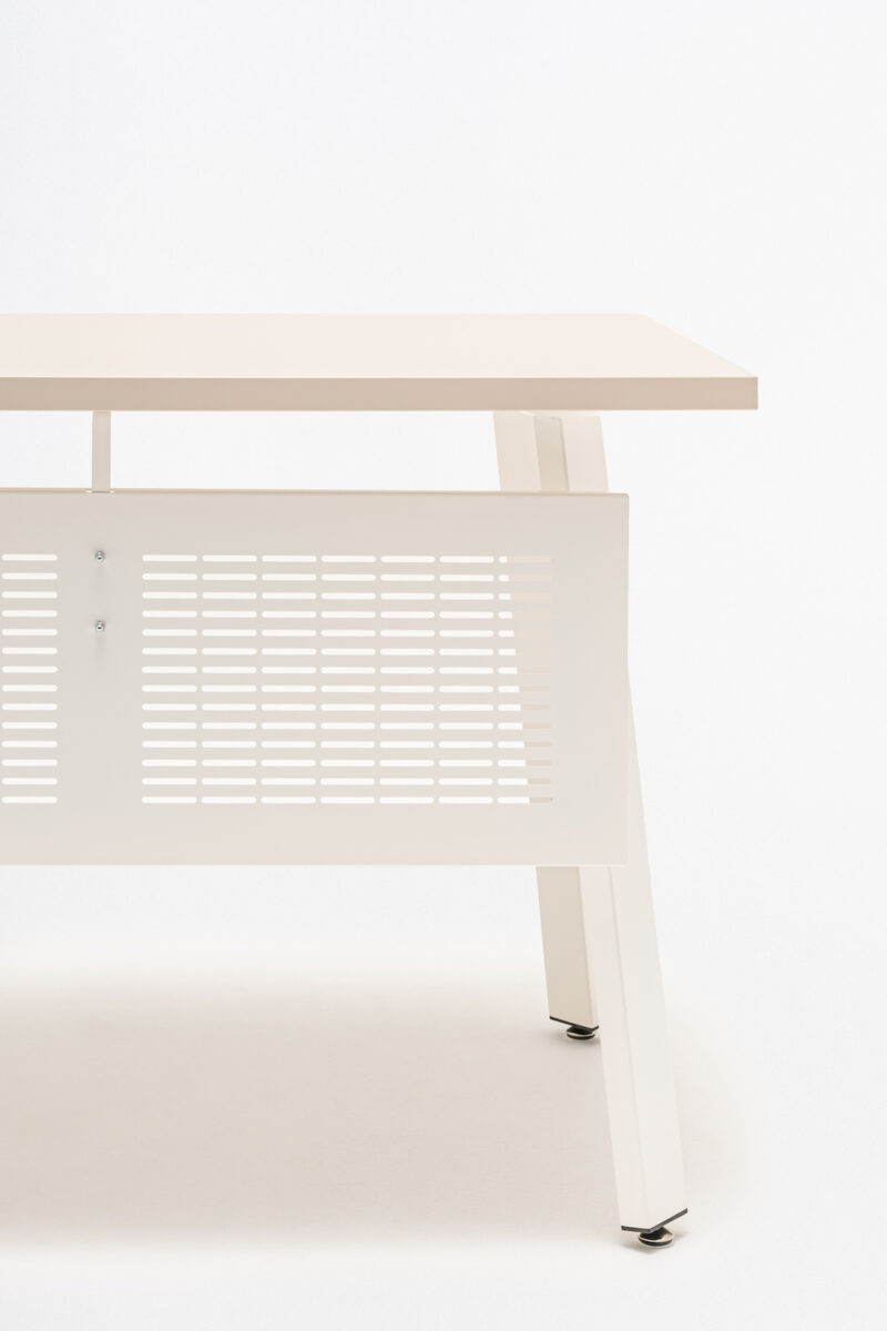 desk ogi a mdd 174 beige matte ral9010 (4) desk ogi a mdd 174 beige matte ral9010 (4)