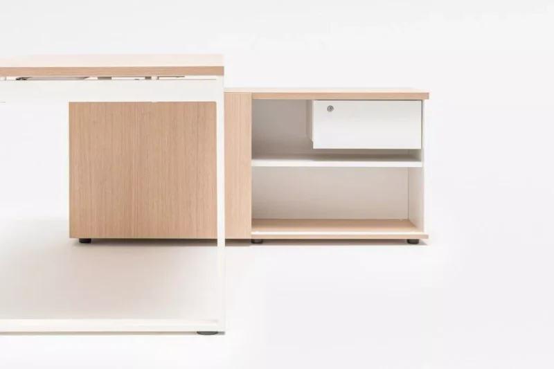 desk_ogi_q_mdd_canadian_oak_ral9010_23_ desk_ogi_q_mdd_canadian_oak_ral9010_23_