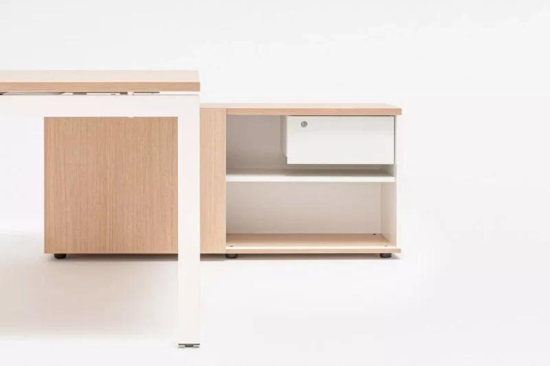 desk_ogi_u_mdd_canadian_oak_ral9010_6_ desk_ogi_u_mdd_canadian_oak_ral9010_6_