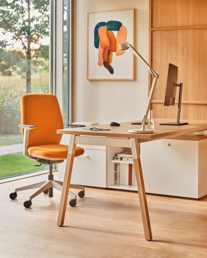 seating_chair_evo_gr62016_chair_baltic_gr62016ral0608005_desk_ogi_w_canadian_oak_mdd_3_ seating_chair_evo_gr62016_chair_baltic_gr62016ral0608005_desk_ogi_w_canadian_oak_mdd_3_